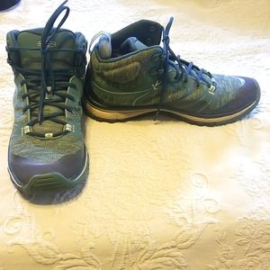 Keen Ankle Top Sneakers Size 9 Excellent Condition